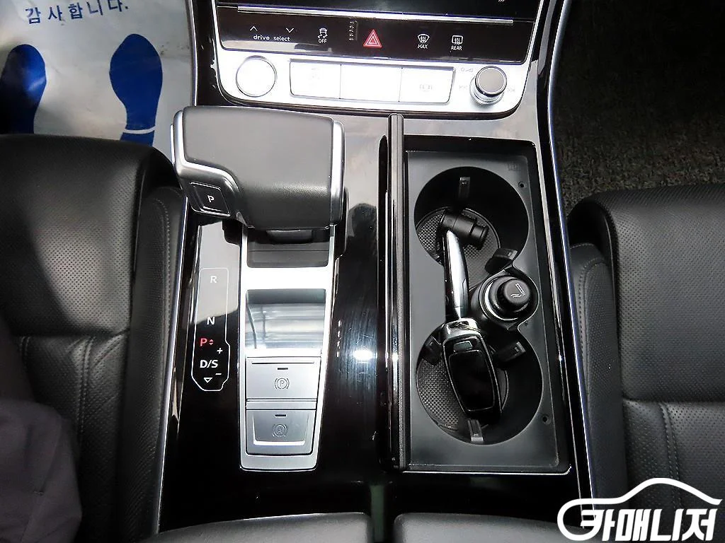 A8 (D5) 55 TFSI 콰트로 LWB 사진 11