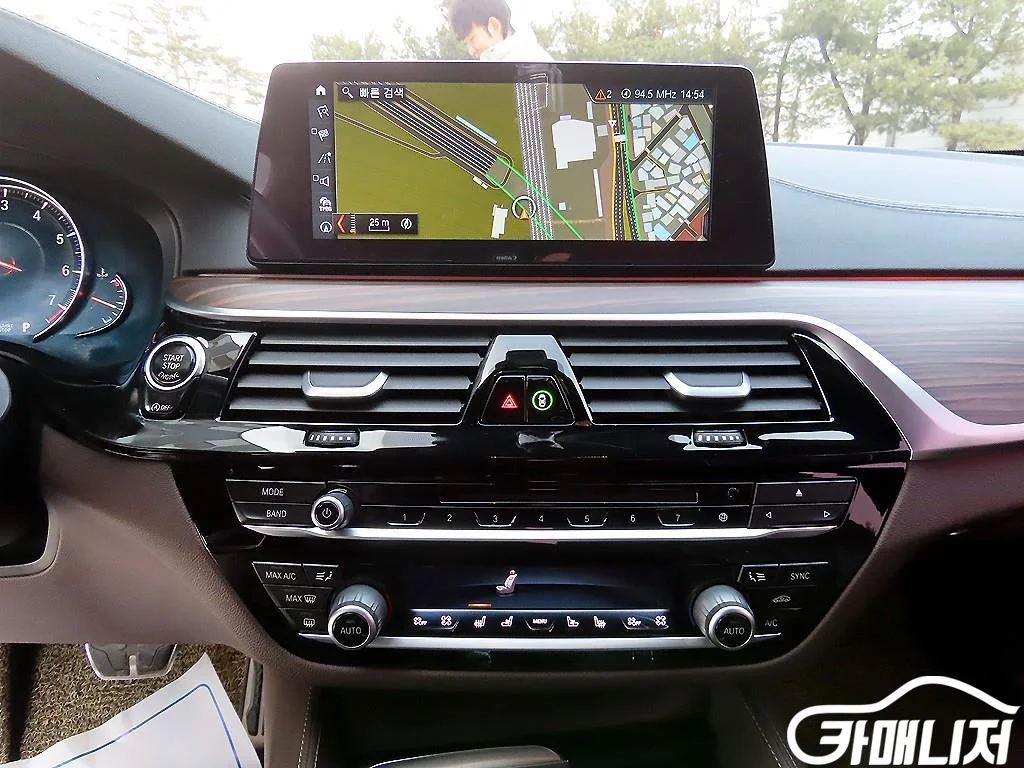 5시리즈 (G30) 530i M 스포츠 플러스 사진 13