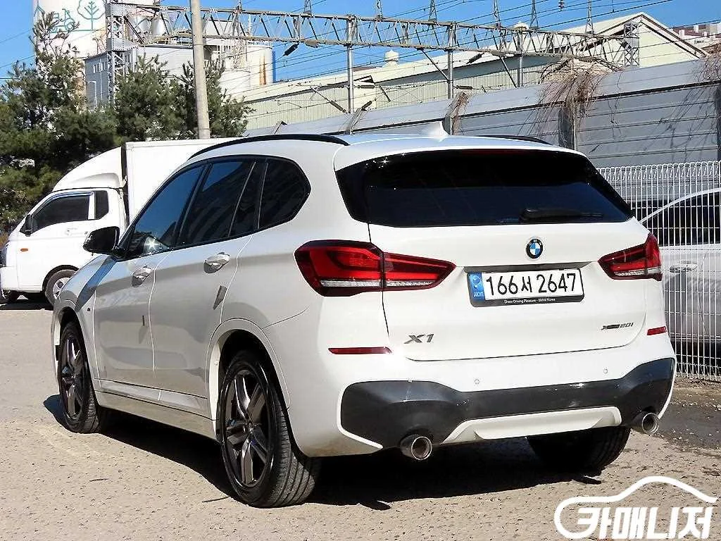 X1 (F48) xDrive 20i M 스포츠 사진 3