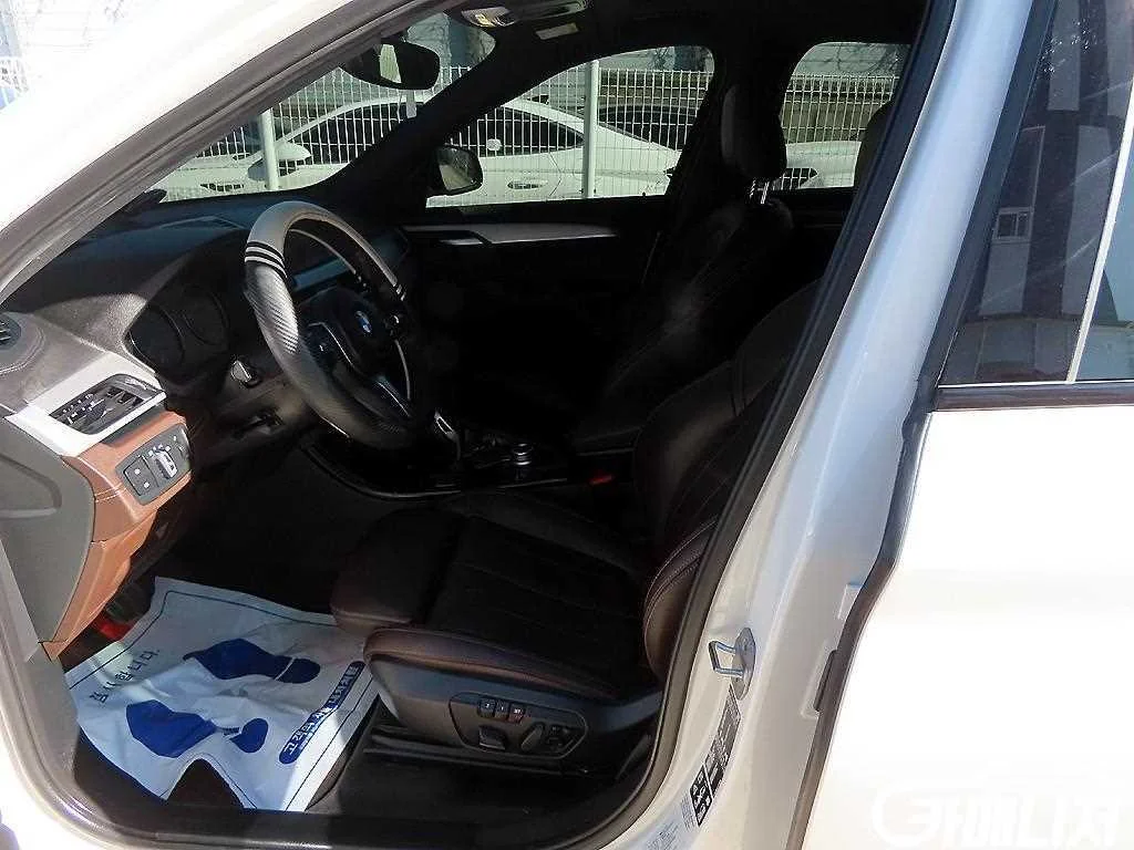 X1 (F48) xDrive 20i M 스포츠 사진 5