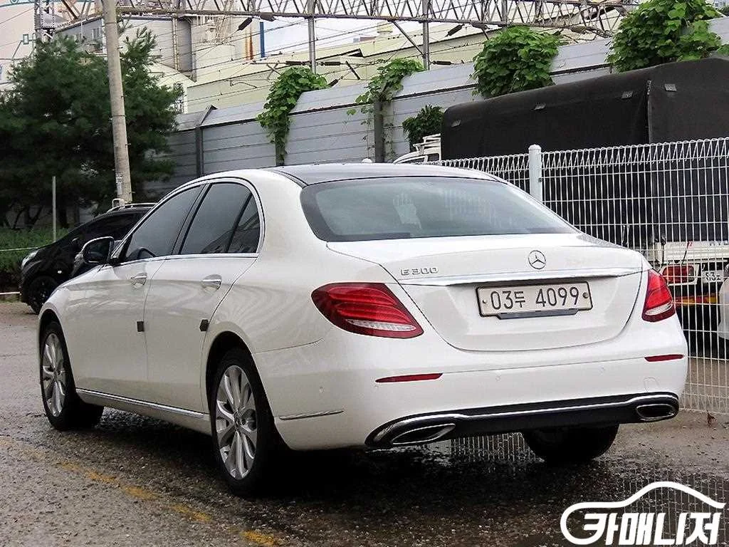 E-클래스 W213 E300 익스클루시브 사진 3