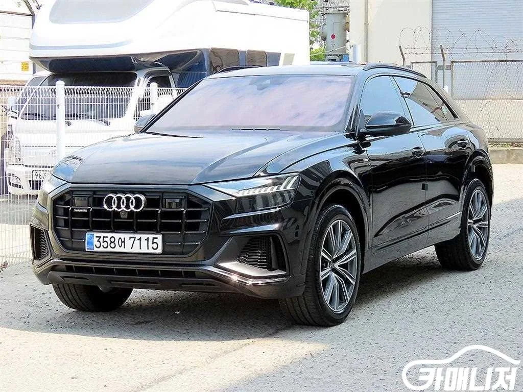 Q8 55 TFSI 콰트로 프리미엄 사진 2