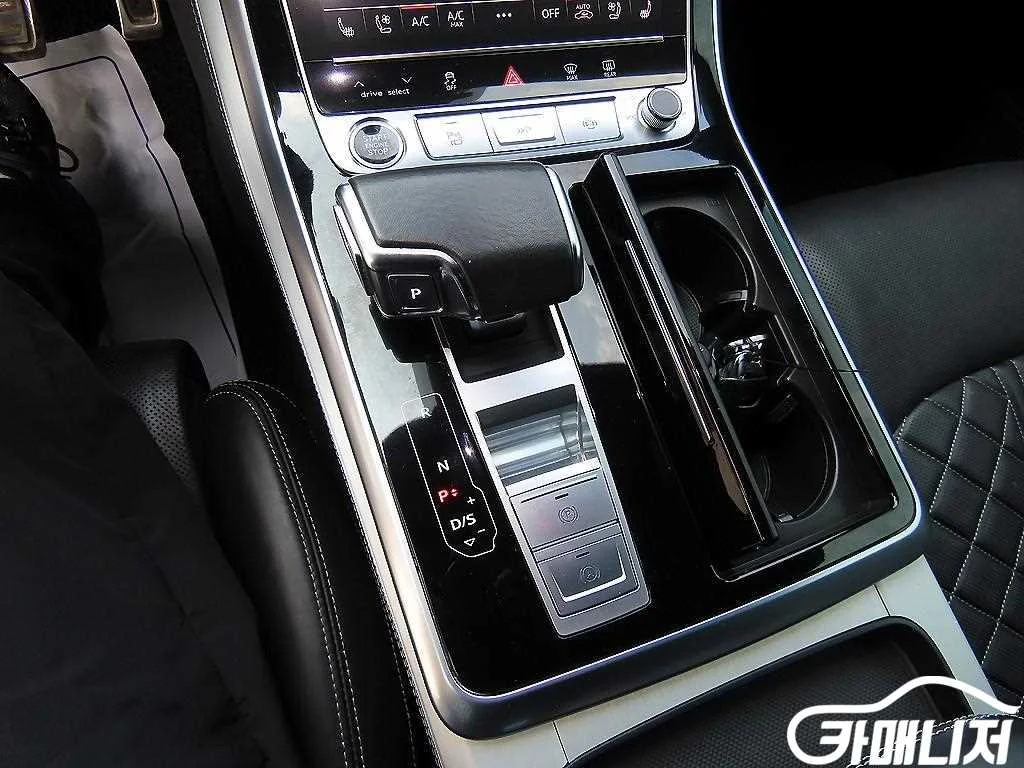 Q8 55 TFSI 콰트로 프리미엄 사진 11