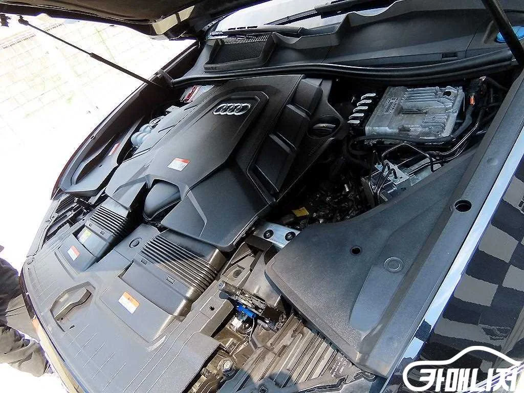 Q8 55 TFSI 콰트로 프리미엄 사진 19