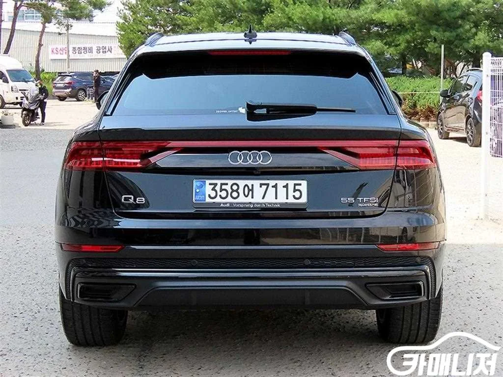 Q8 55 TFSI 콰트로 프리미엄 사진 4