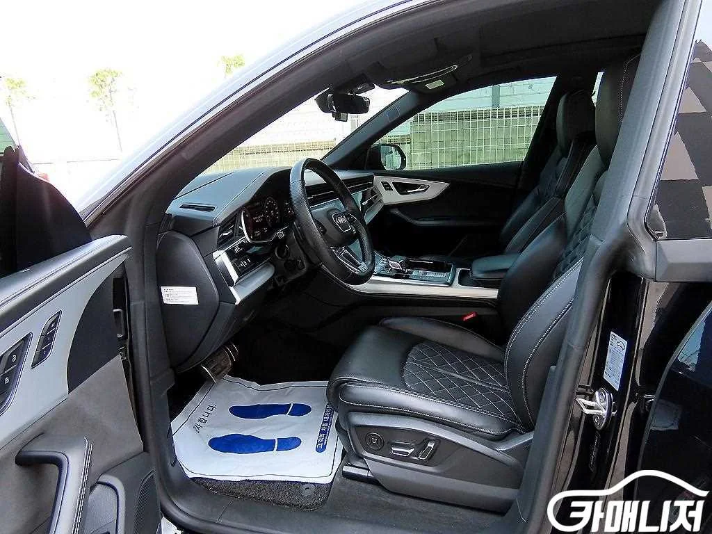 Q8 55 TFSI 콰트로 프리미엄 사진 5