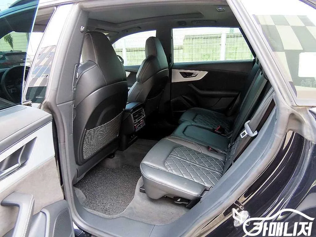Q8 55 TFSI 콰트로 프리미엄 사진 6