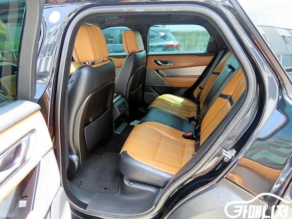 레인지로버 벨라 3.0 D300 R-다이나믹 HSE 사진 6
