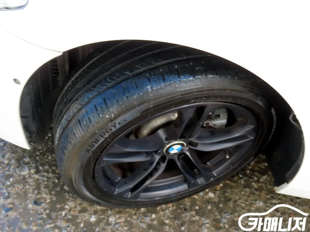5시리즈 (F10) 520d xDrive M 에어로다이나믹 사진 20
