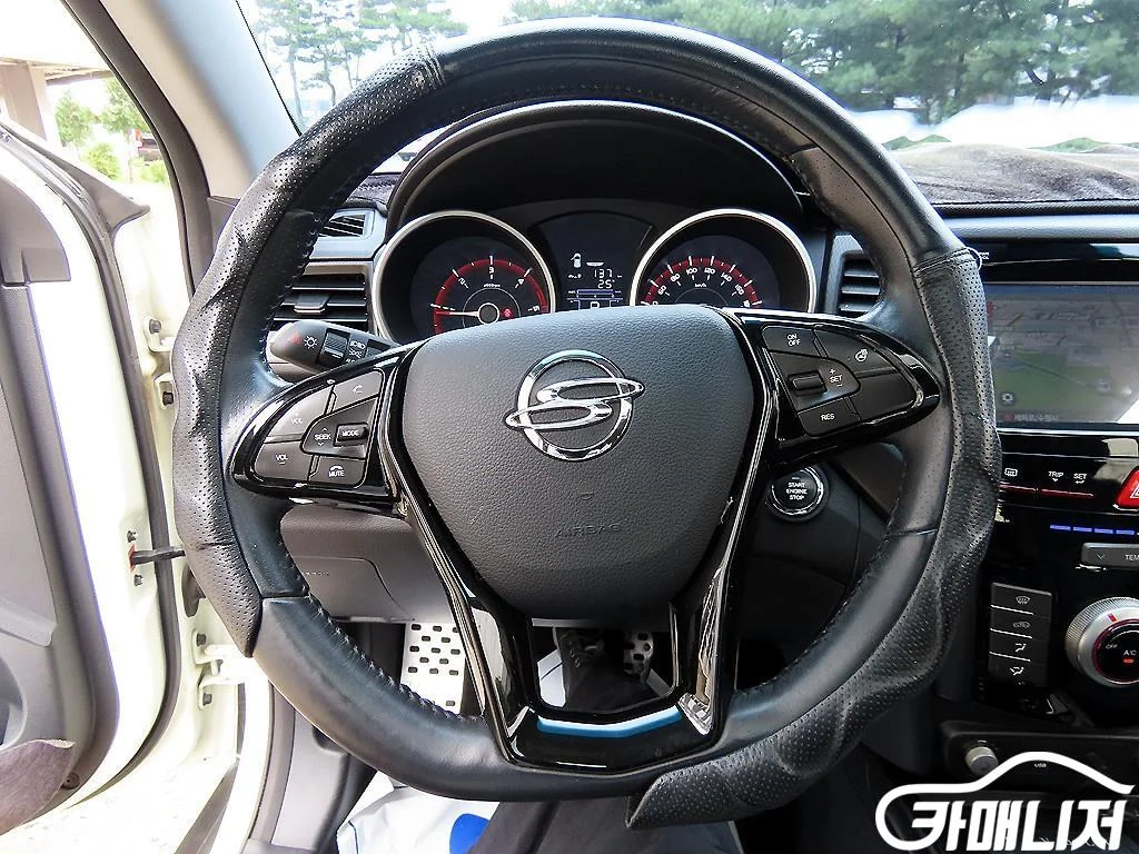 티볼리 에어 2WD 디젤 1.6 IX 사진 8